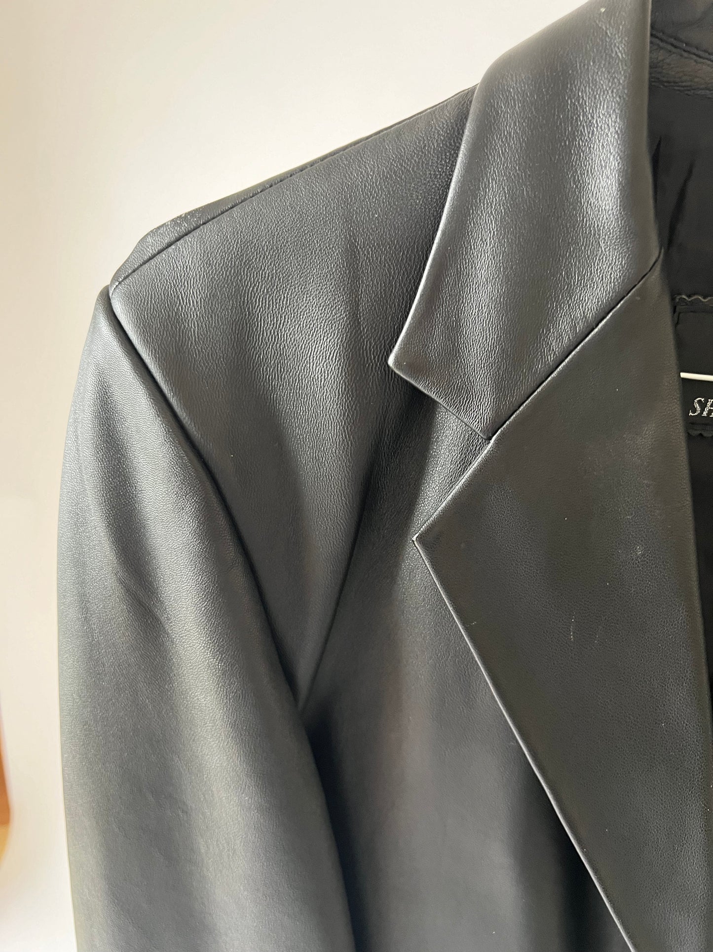 Veste en cuir noir