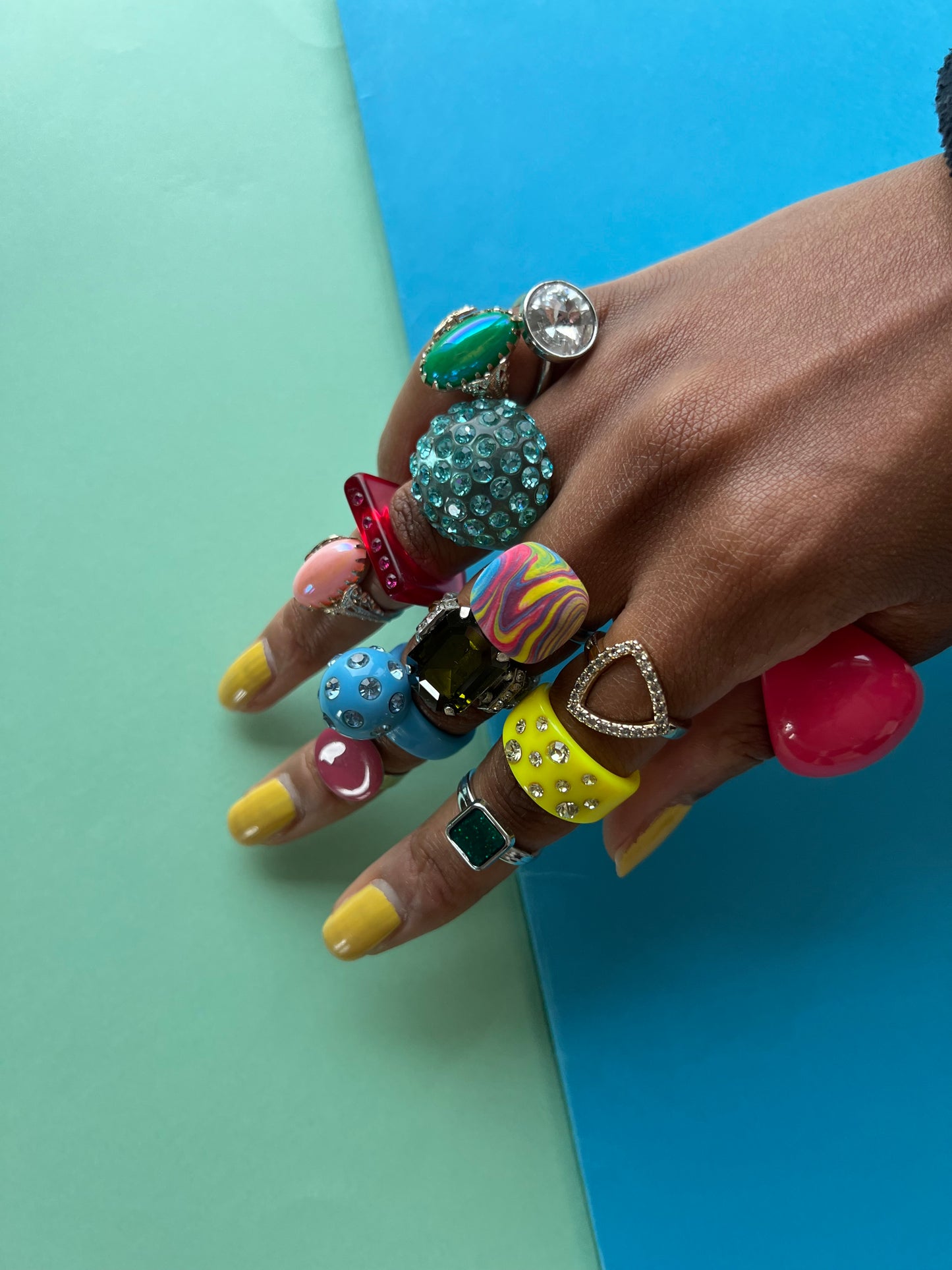 Bague vintage jaune à strass