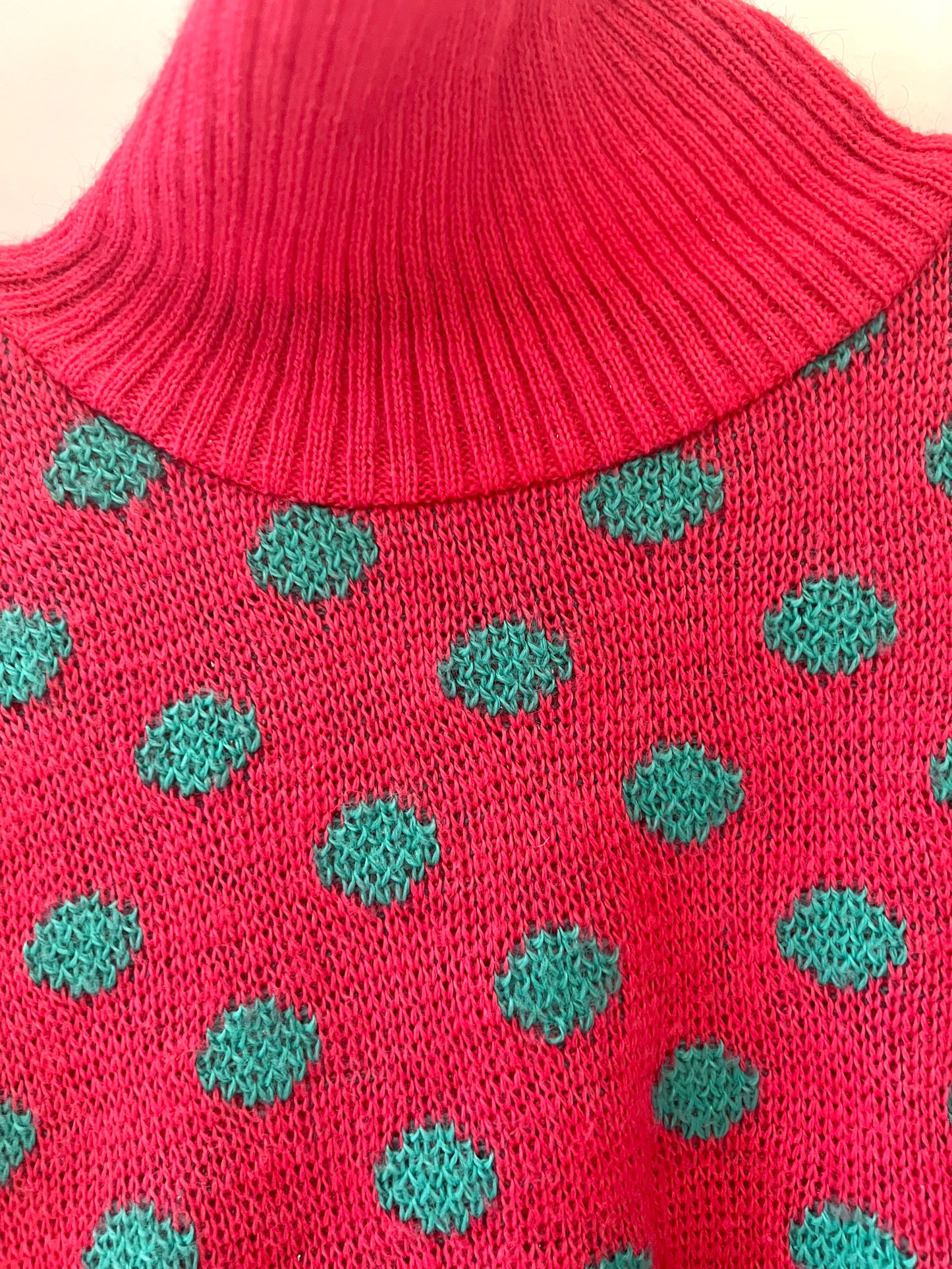 Pull col roulé vintage rose à pois