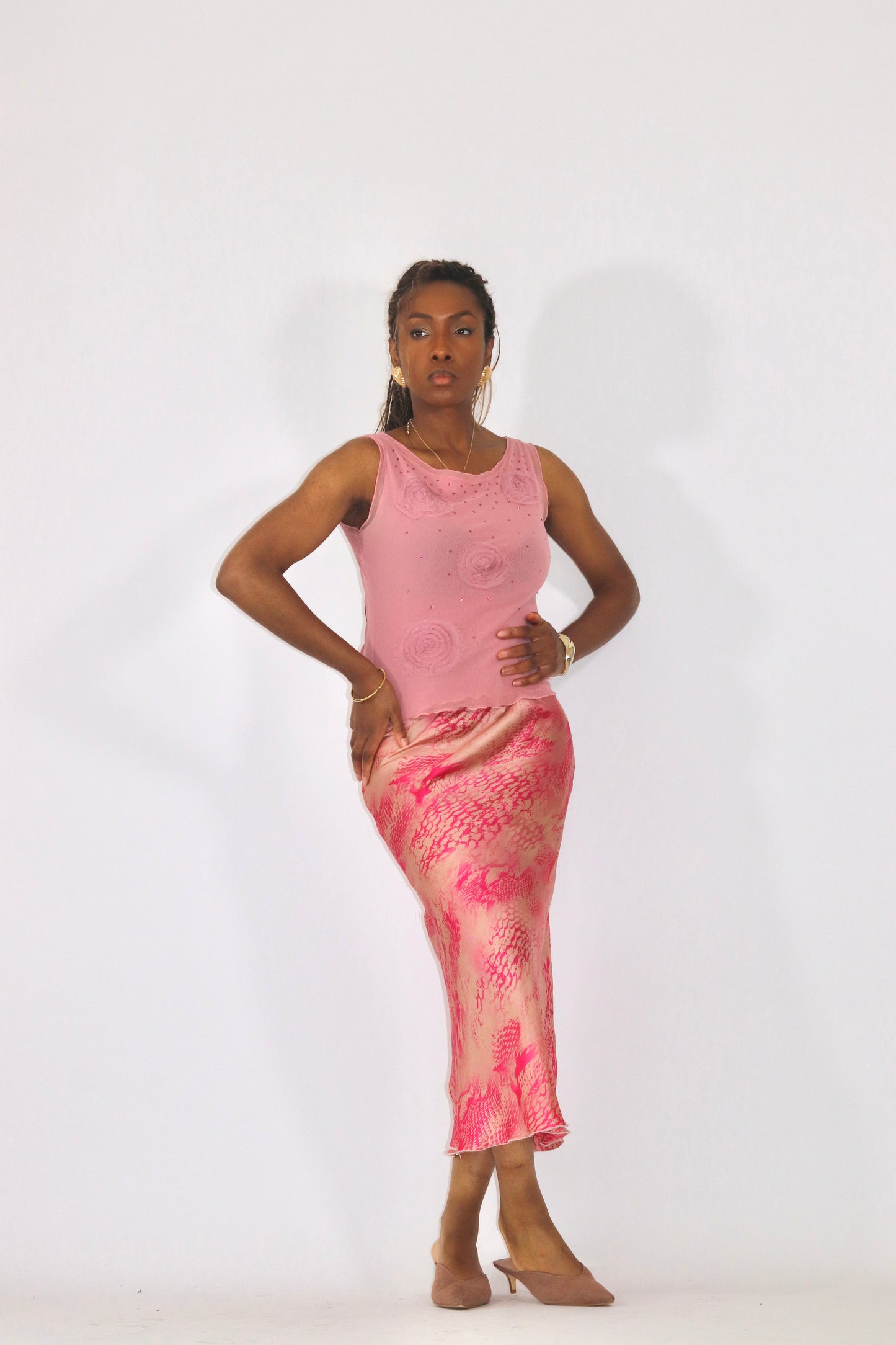 Haut rose poudré à fleur et strass