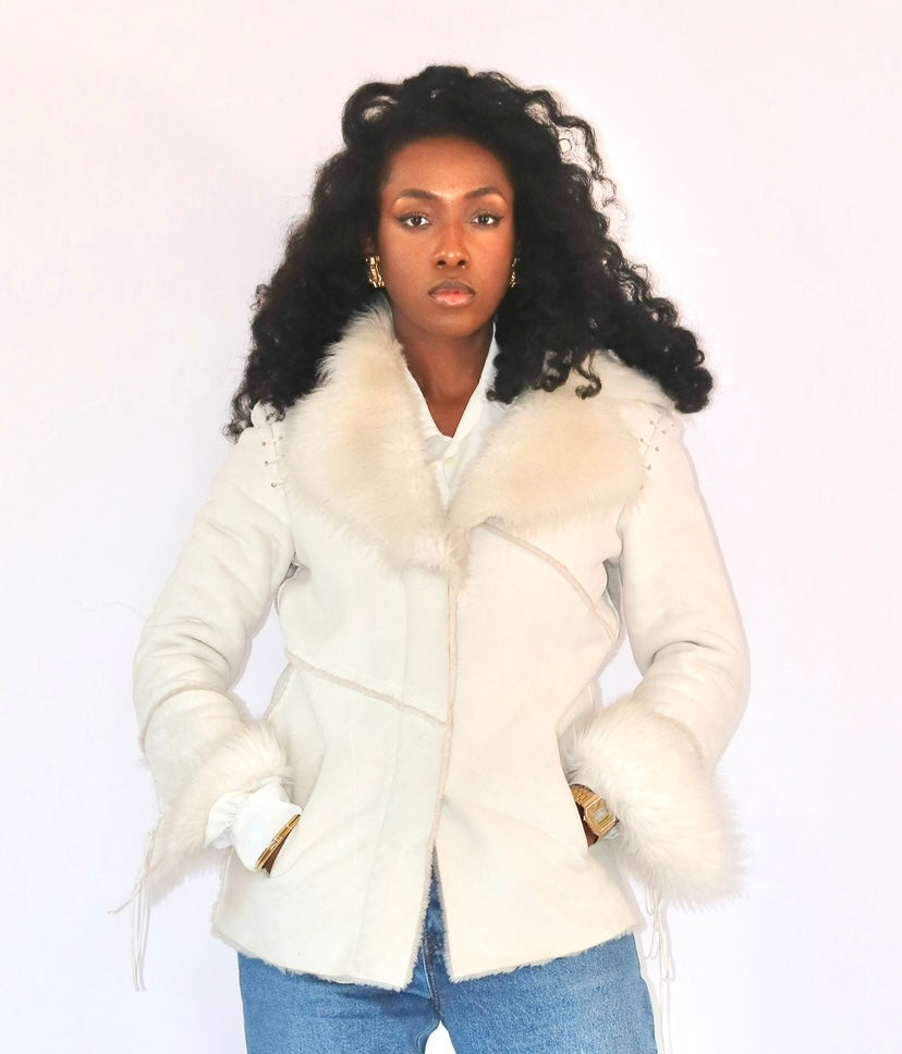 Manteau blanc en fourrure
