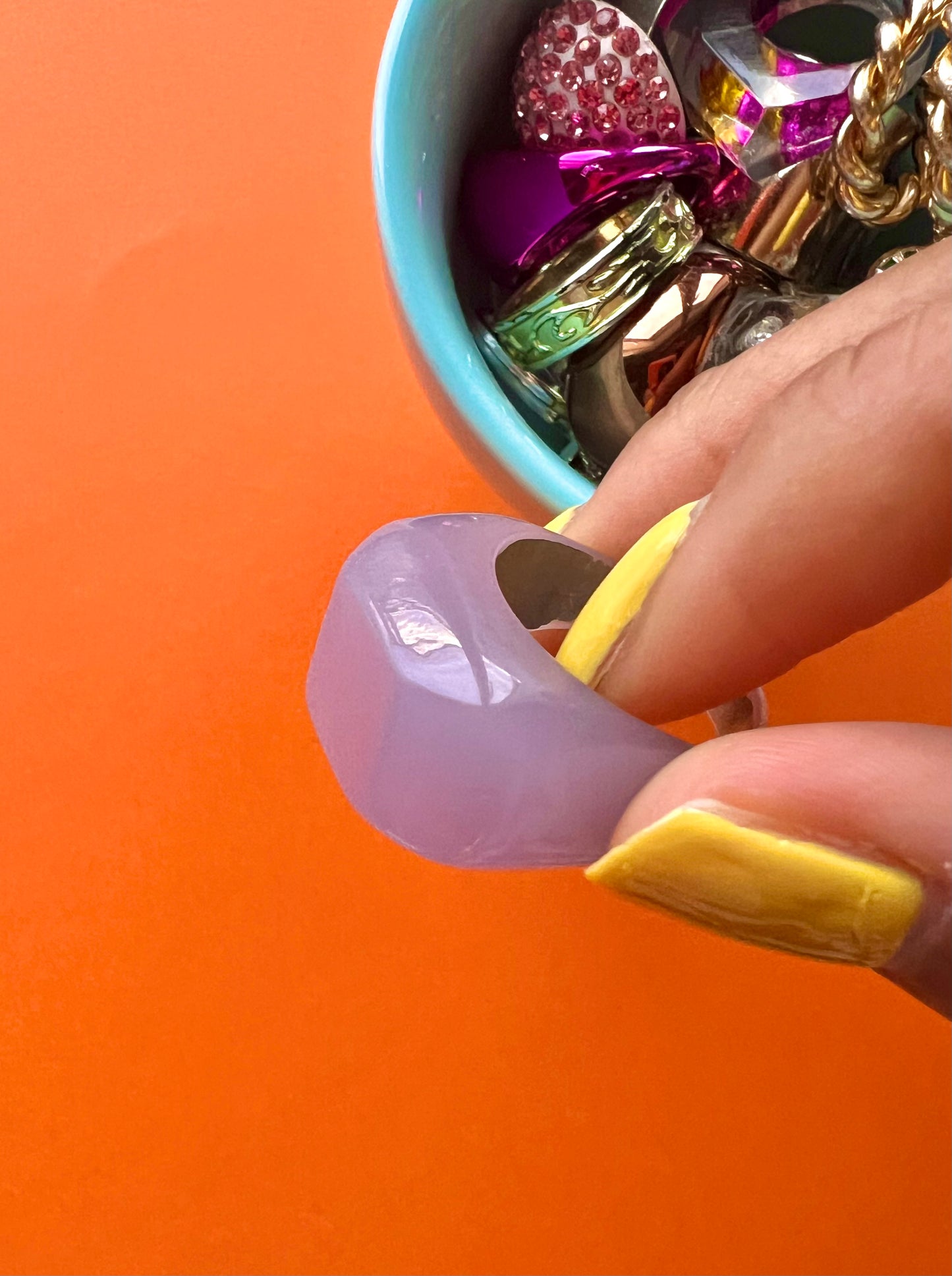 Bague vintage taillée violet pastel