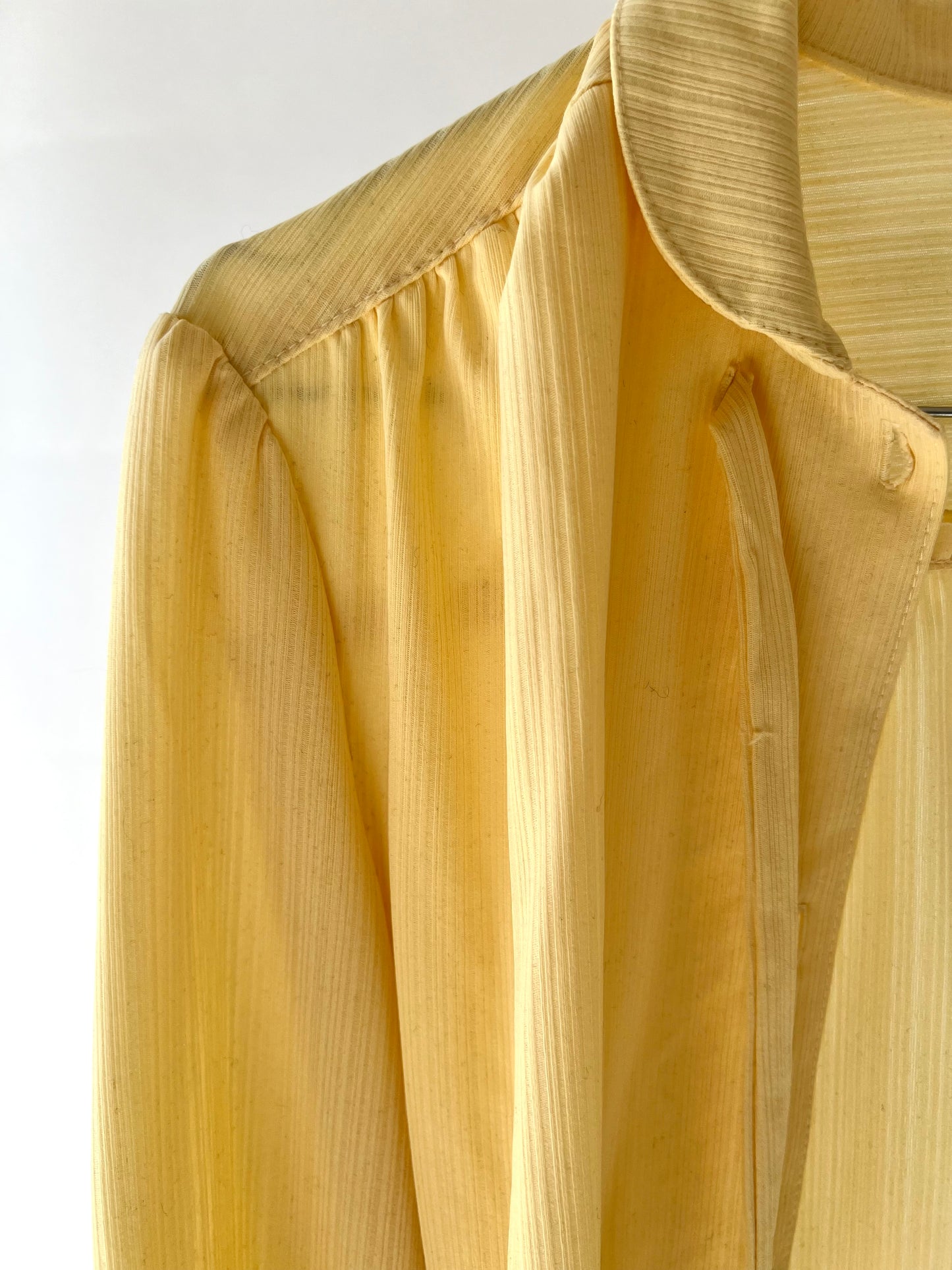 Chemise vintage jaune pastel