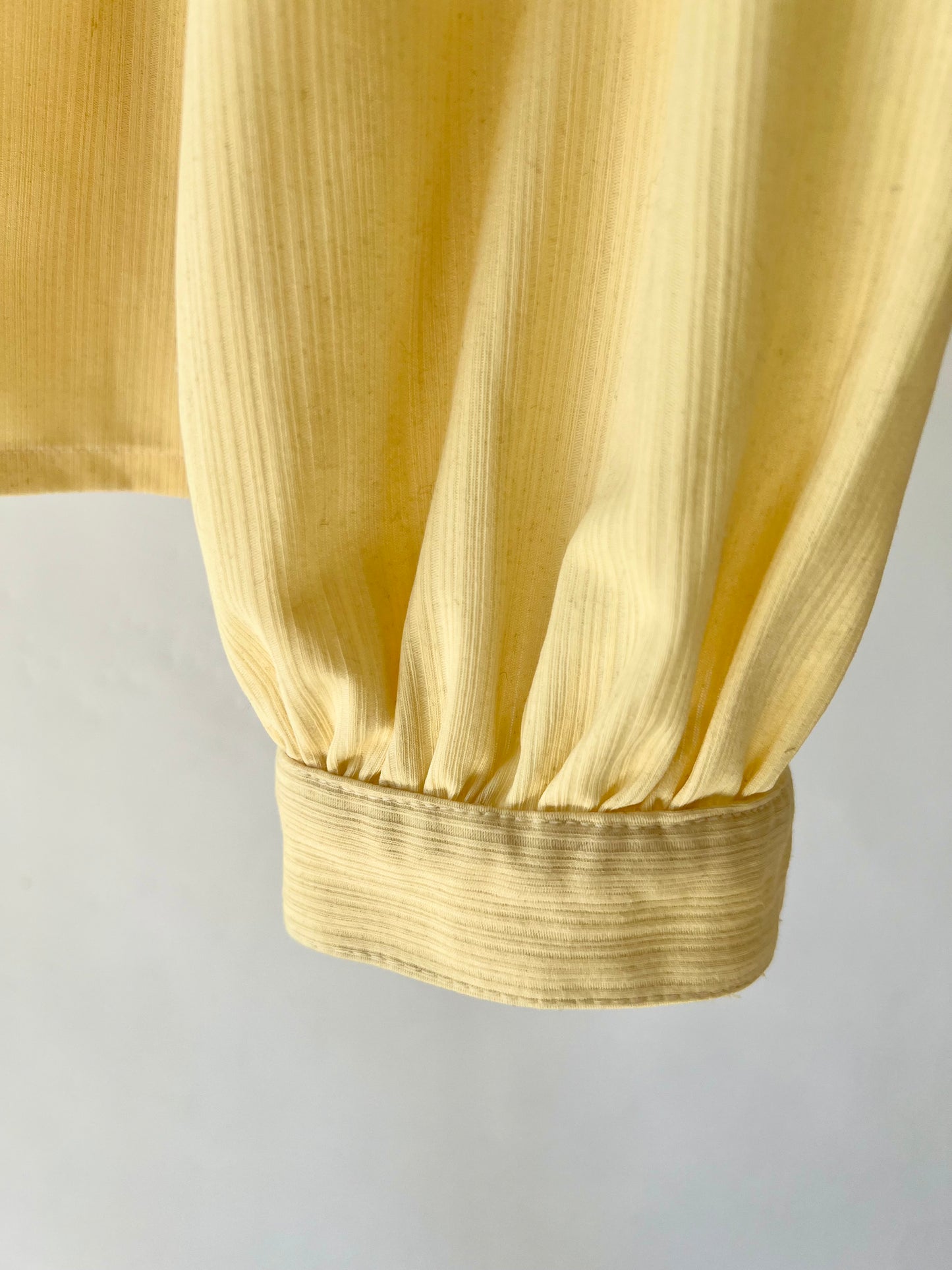 Chemise vintage jaune pastel