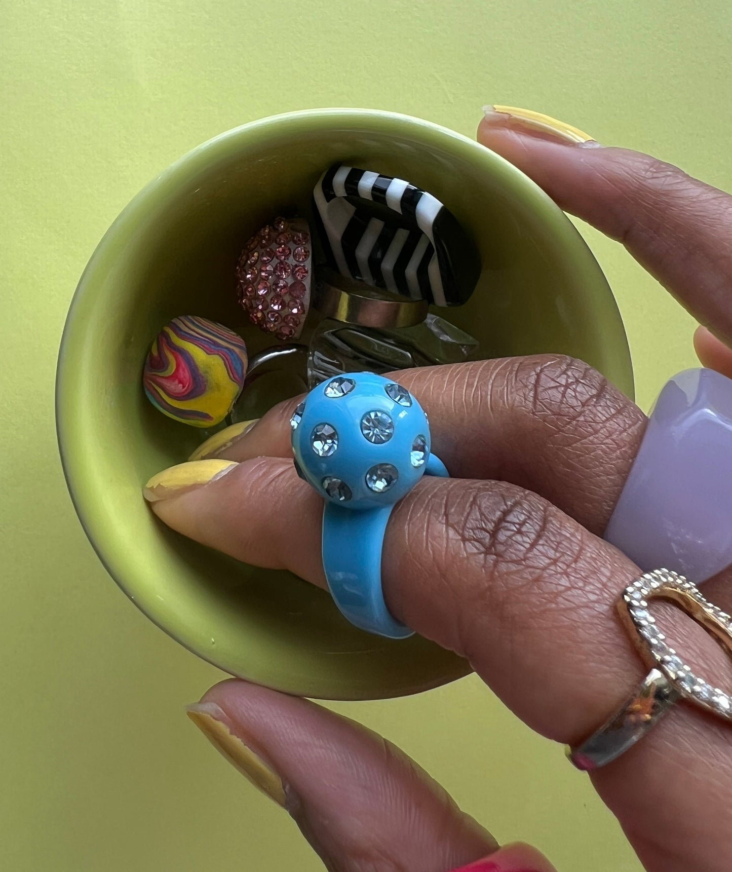 Bague vintage bleu clair ronde à strass