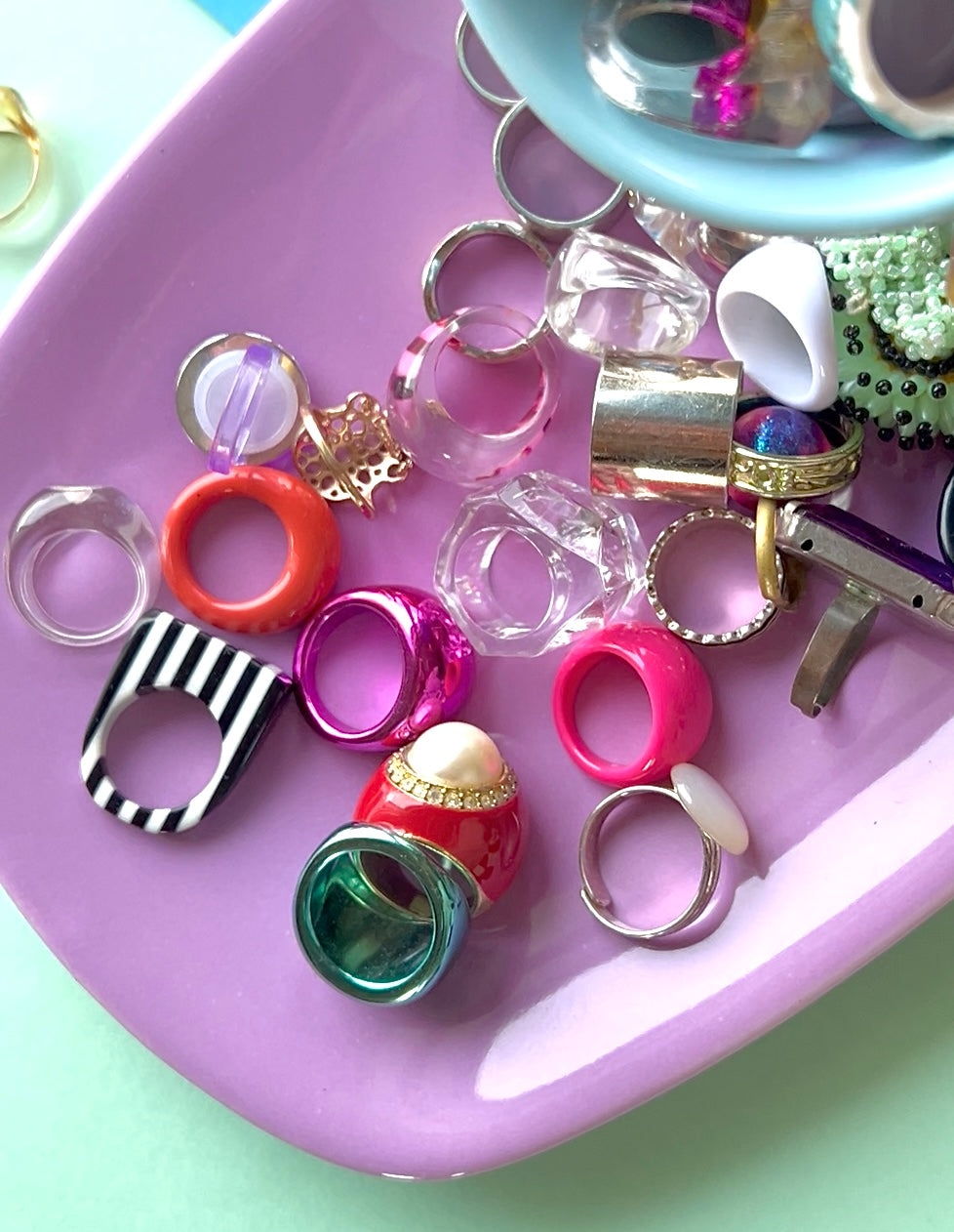 Bague vintage plate à rayure noir et blanc