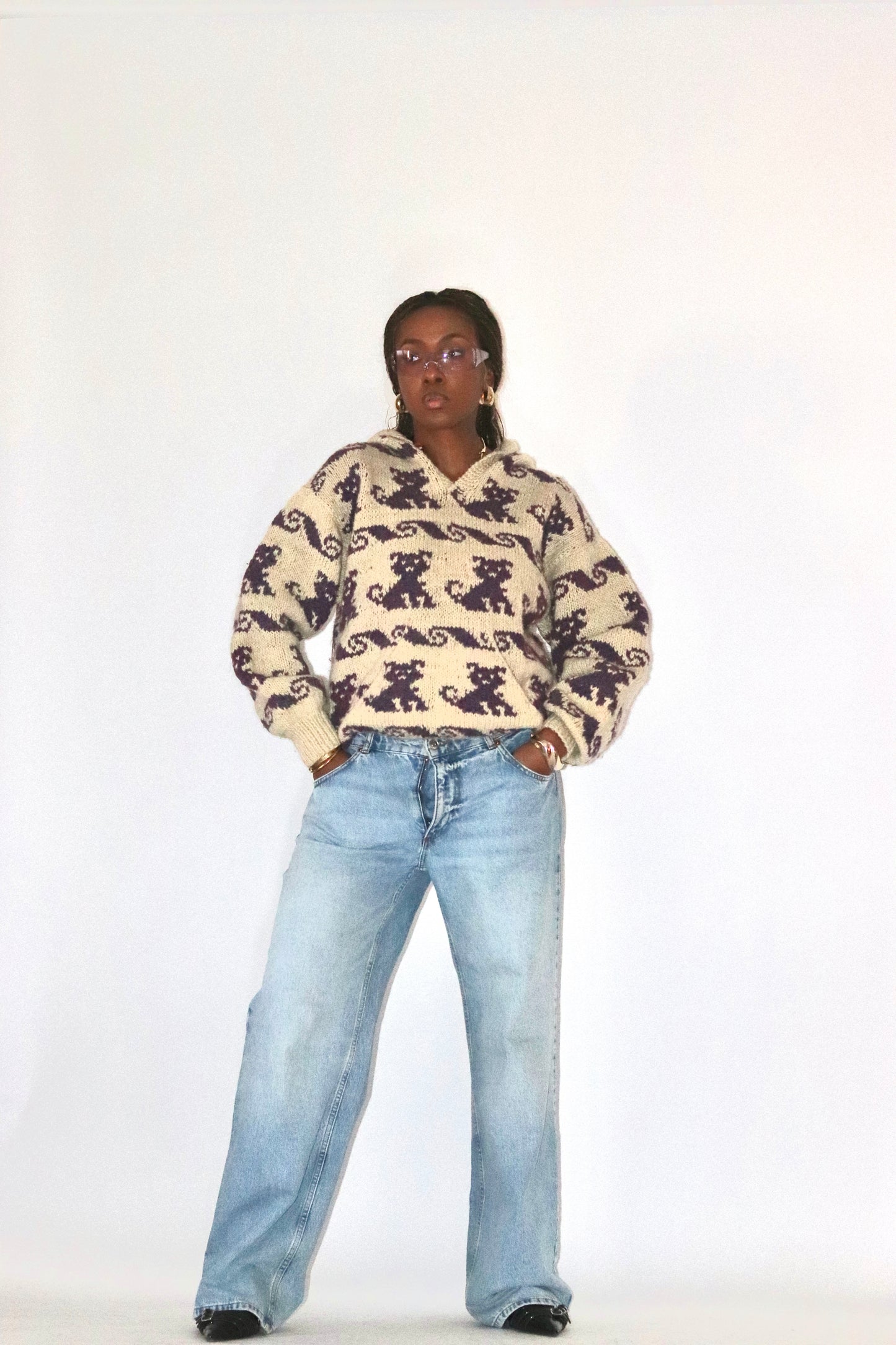 Pull en laine épaisse avec capuche et motif